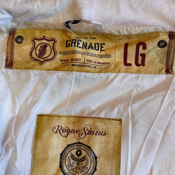 ROGUE STATUS GRENADE ARTIST SERIES GUNSHOW SNOWBOARDING JACKET MENS L - Picture 4 of 6